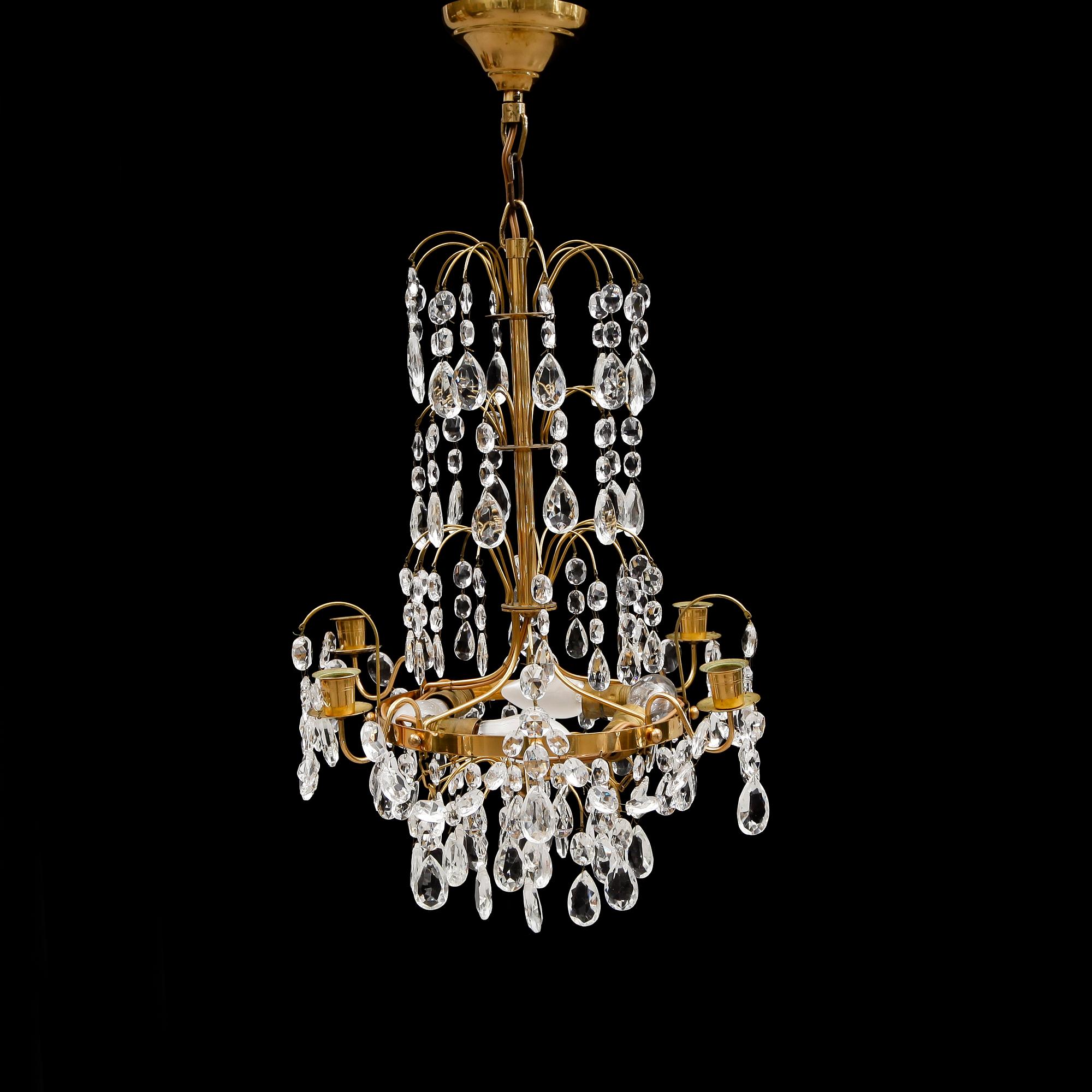 LJUSKRONA, gustaviansk stil, 1900-talets andra hälft. Höjd 63 cm.