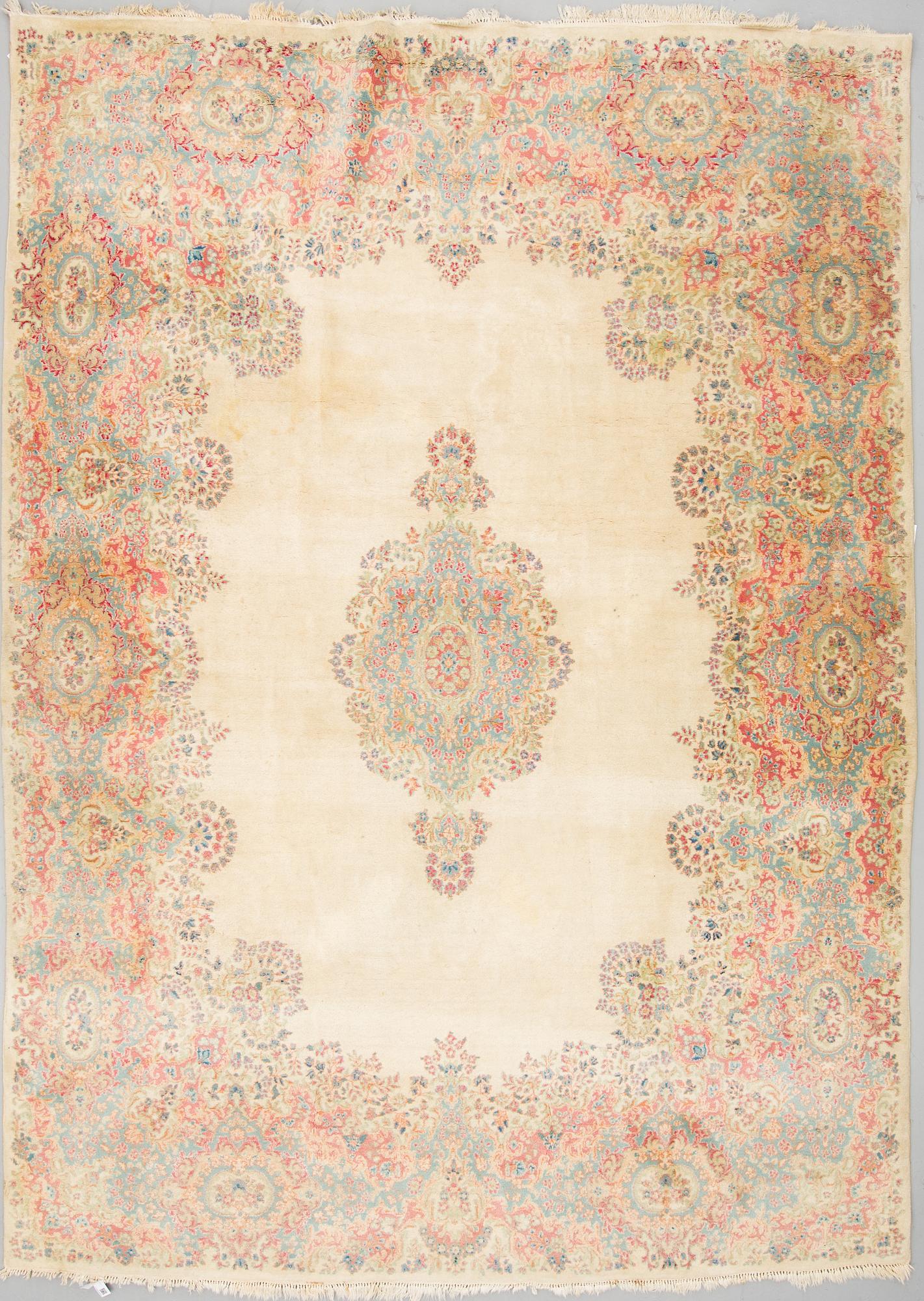 MATTA, old Kirman, ca 372 x 267 cm.