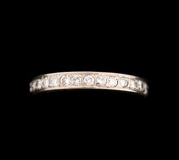RING, 18 k vitguld med briljantslipade diamanter ca 0.60 ct. G. Dahlgren & Co, Malmö, 1973. Vikt ca 2,5 g.