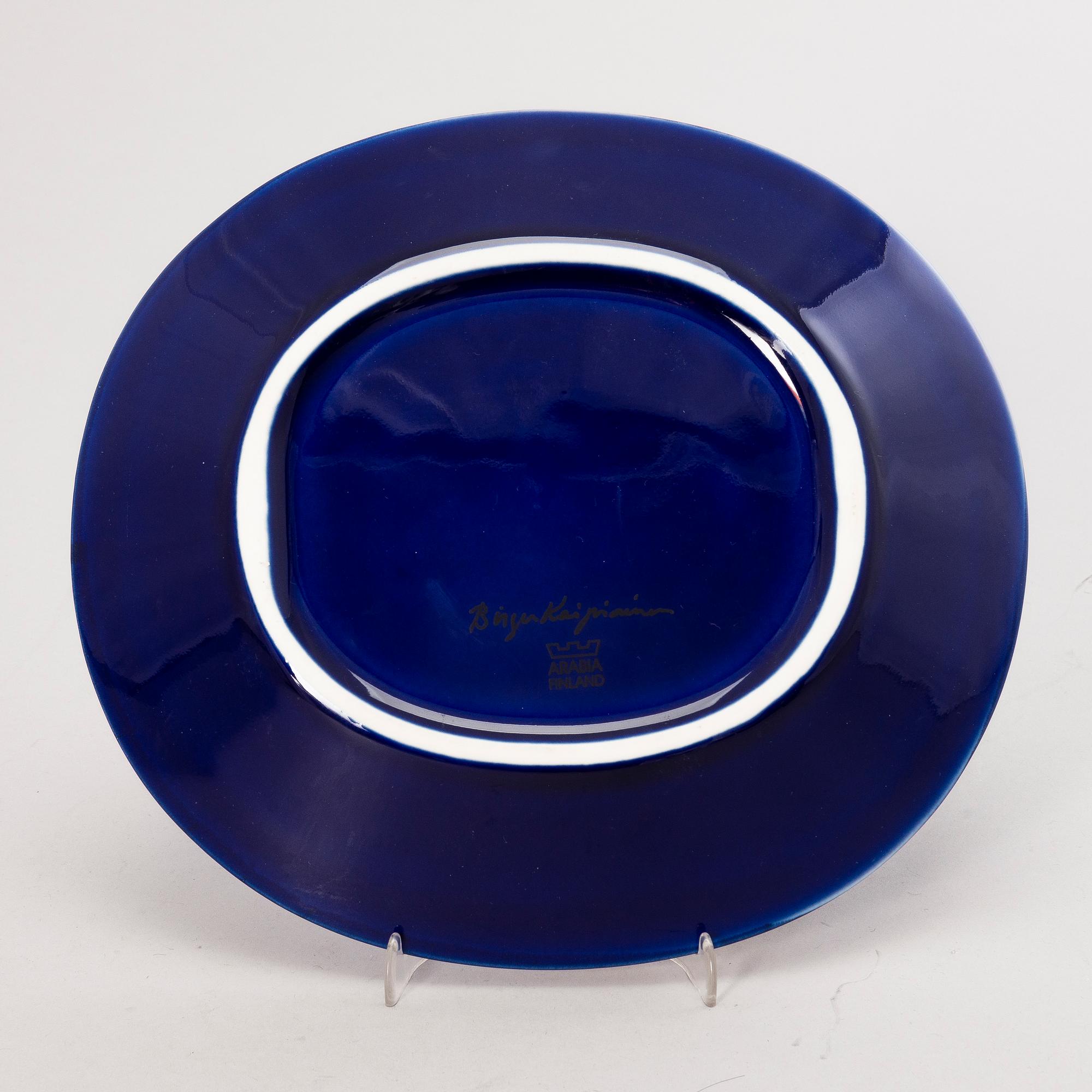 BIRGER KAIPIAINEN, a ceramic decorative dish signed Birger Kaipiainen, Arabia, Finland.