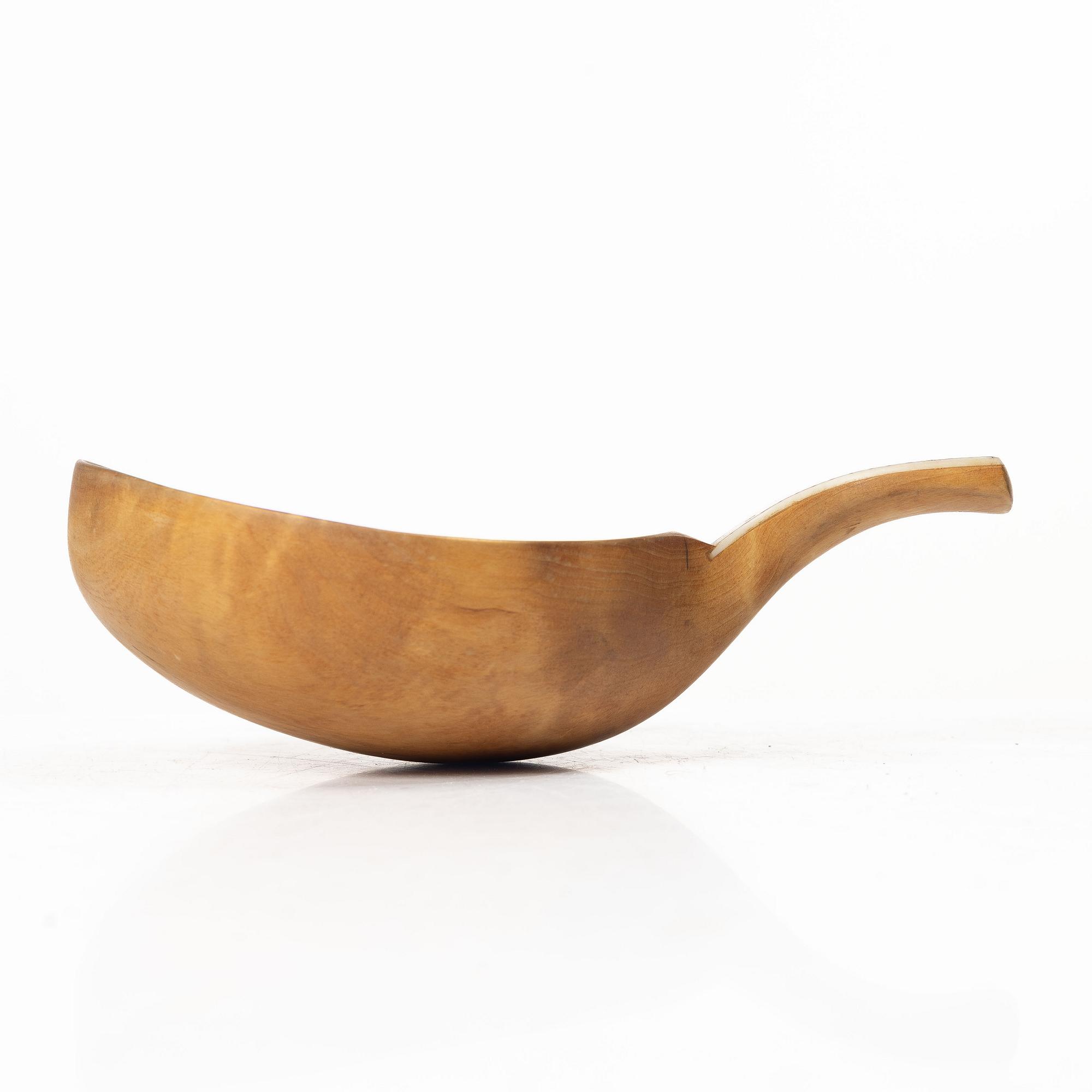 Esse Poggats, Wooden drinking cup, signed.
