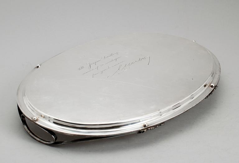 BRICKA, silver, J E Torsk, Stockholm 1906. Vikt ca 1190 gram.