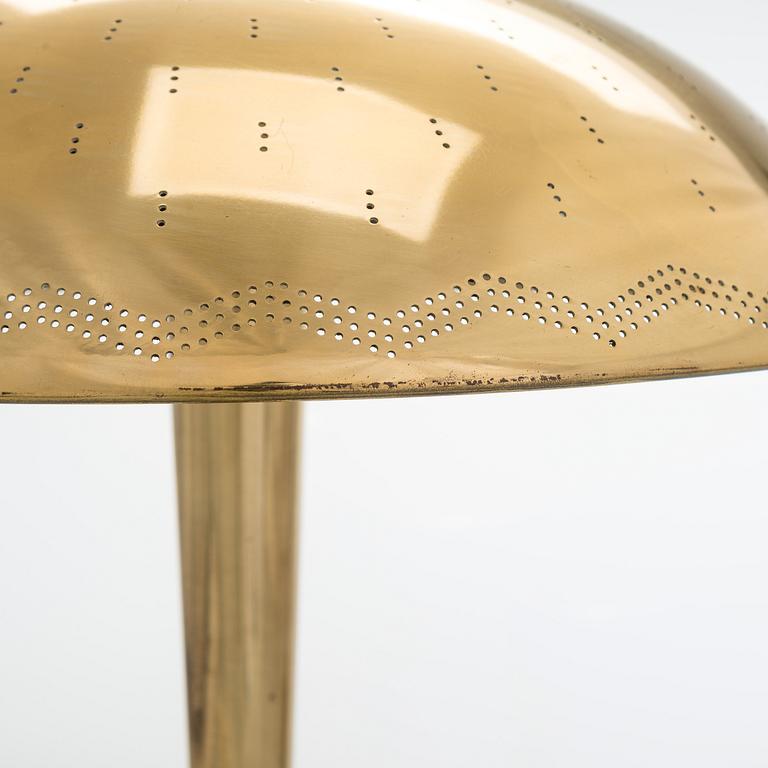 Paavo Tynell, pöytävalaisinpari, malli 5061, Idman 1900-luvun puoliväli.