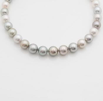 A cultured Tahitian pearl necklace. Pearls Ø 12.2 - 14.9 mm.