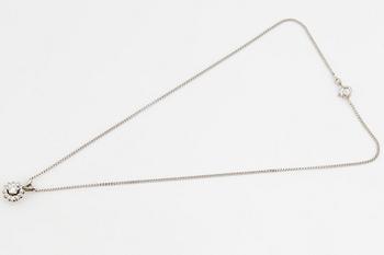 Brilliant-cut diamond and eight-cut diamond.