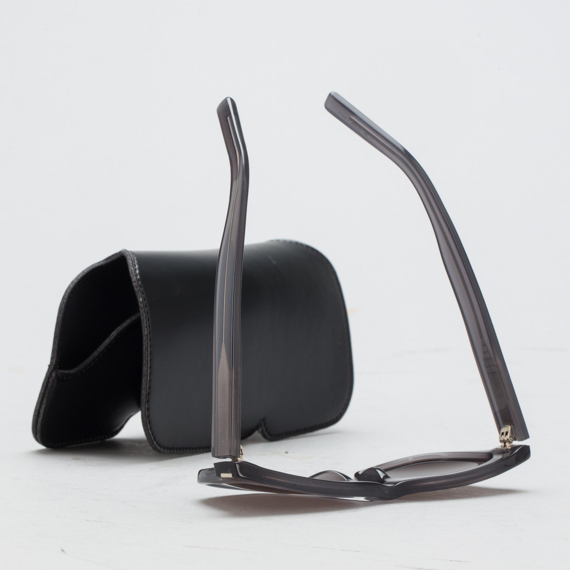 SOLGLASÖGON, "Classic 2", Saint Laurent.