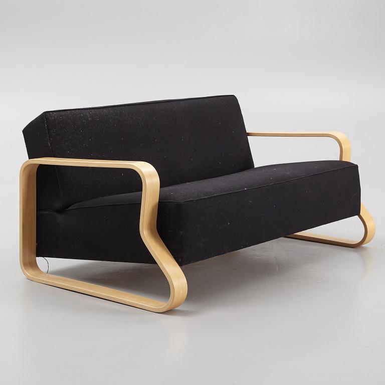 Alvar Aalto, a model 544 sofa, Artek, Finland, late 20th century.