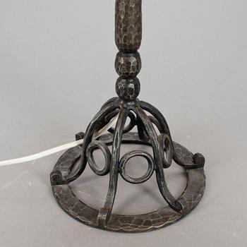 BORDSLAMPA, 1900-talets första hälft.