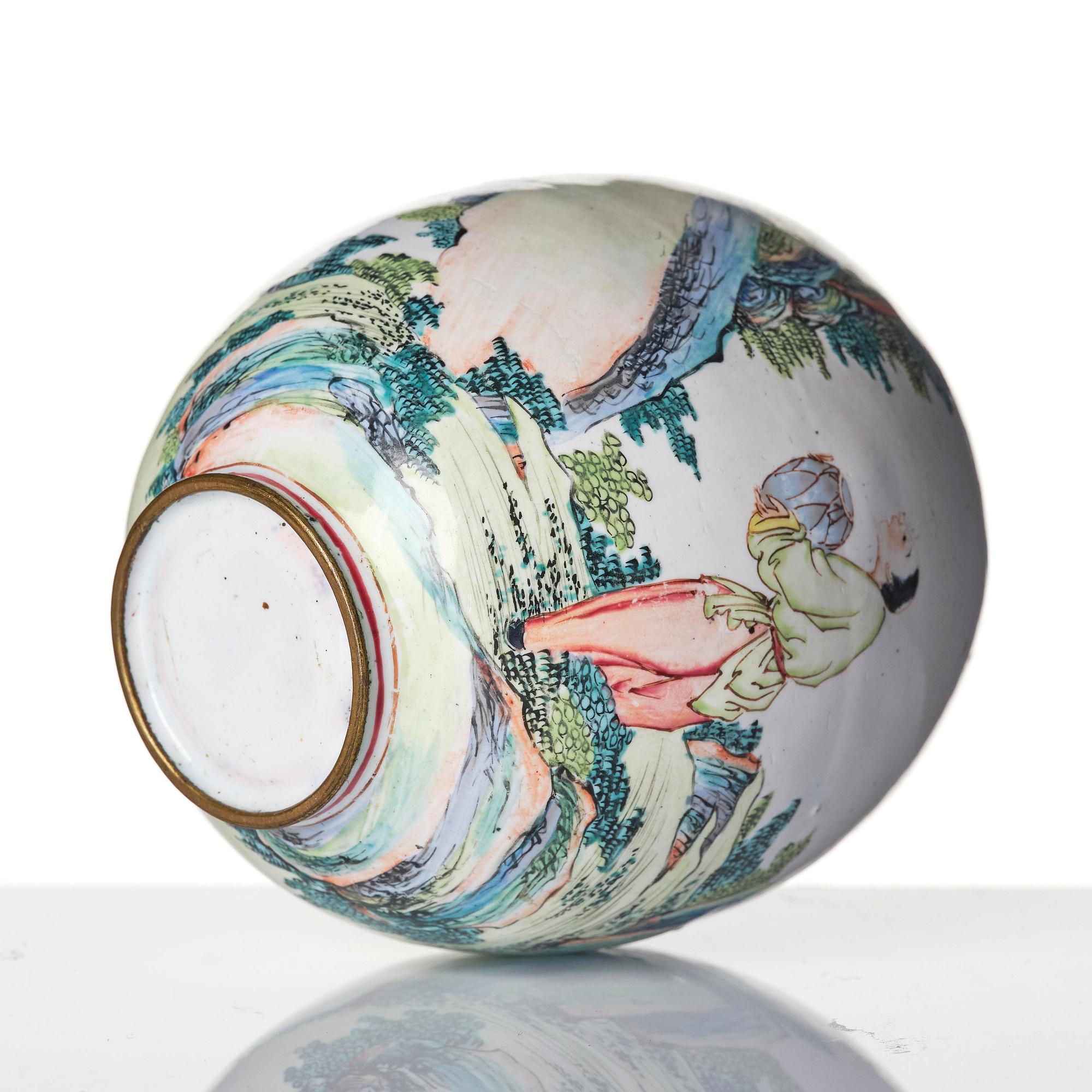 Vas, emalj på koppar. Qingdynastin, 1700-tal.