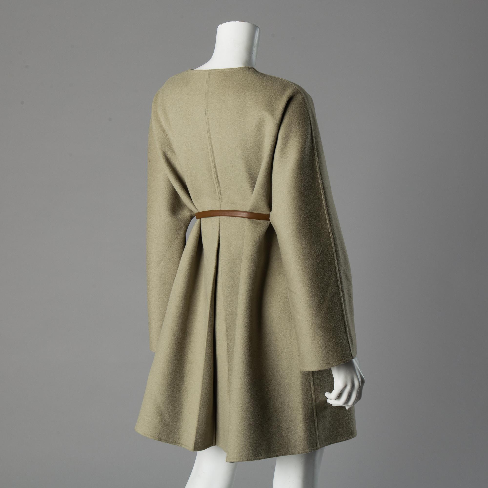 COAT, Valentino, italien size 42.