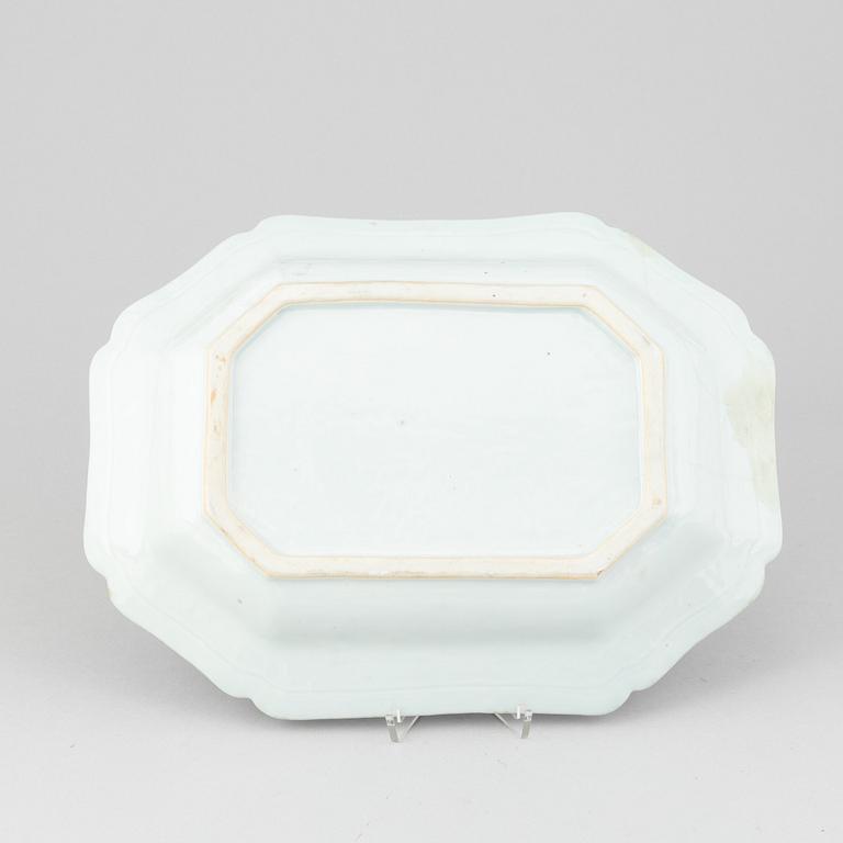 A chinese blue and white serving dish, Qianlong (1736-95).