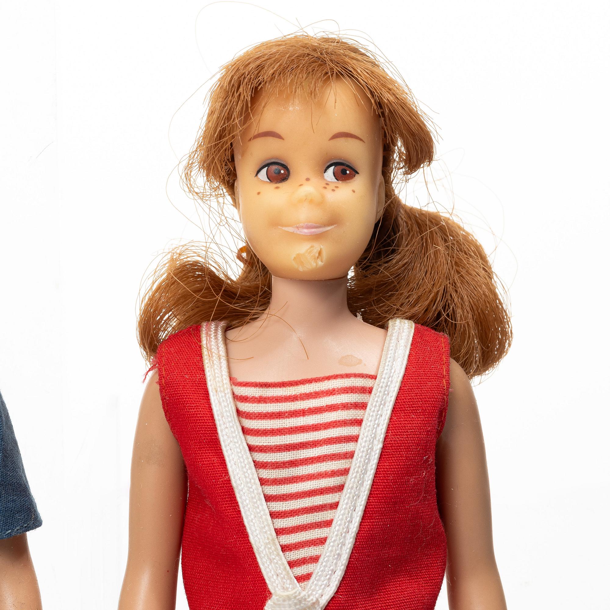 Barbiedockor, 4 st, samt kläder och accessoarer, Mattel, 1960-tal.