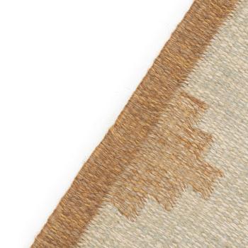 A flat weave rug, signed GG, Gitt Grännsjö-Carlsson, c. 205 x 138 cm.