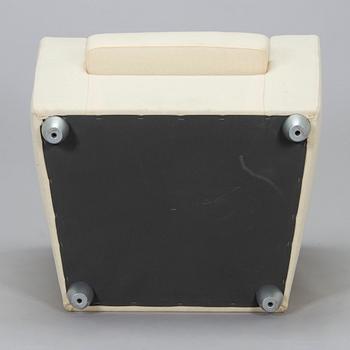 Eero Aarnio, nojatuoli, "Studio-tuoli", Arto Nyberg Show, suunniteltu 2007.