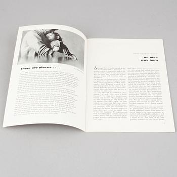 Tiofoto, 2 böcker samt 4 kataloger, några med dedikation.