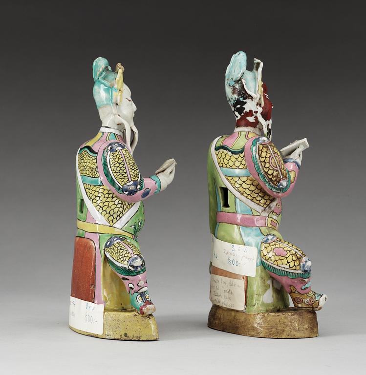 A set of two famille rose figures, Qing dynasty, ca 1800.