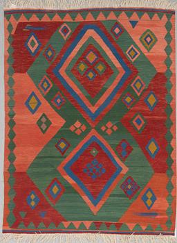 MATTA, Kelim, orientalisk, modern tillverkning. Ca 209 x 158 cm.