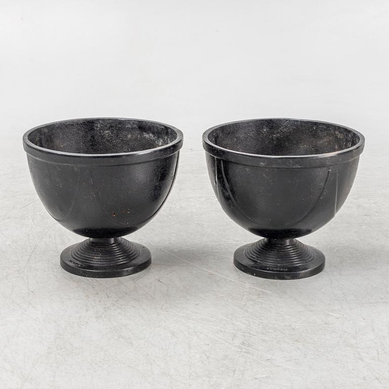 A pair of garden planters, 'No 1', Byarums Bruk, Sweden, 21st century.
