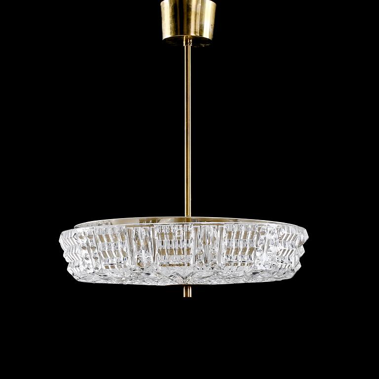 TAKLAMPA, troligen Orrefors, 1900-talets andra hälft, höjd 46 cm.