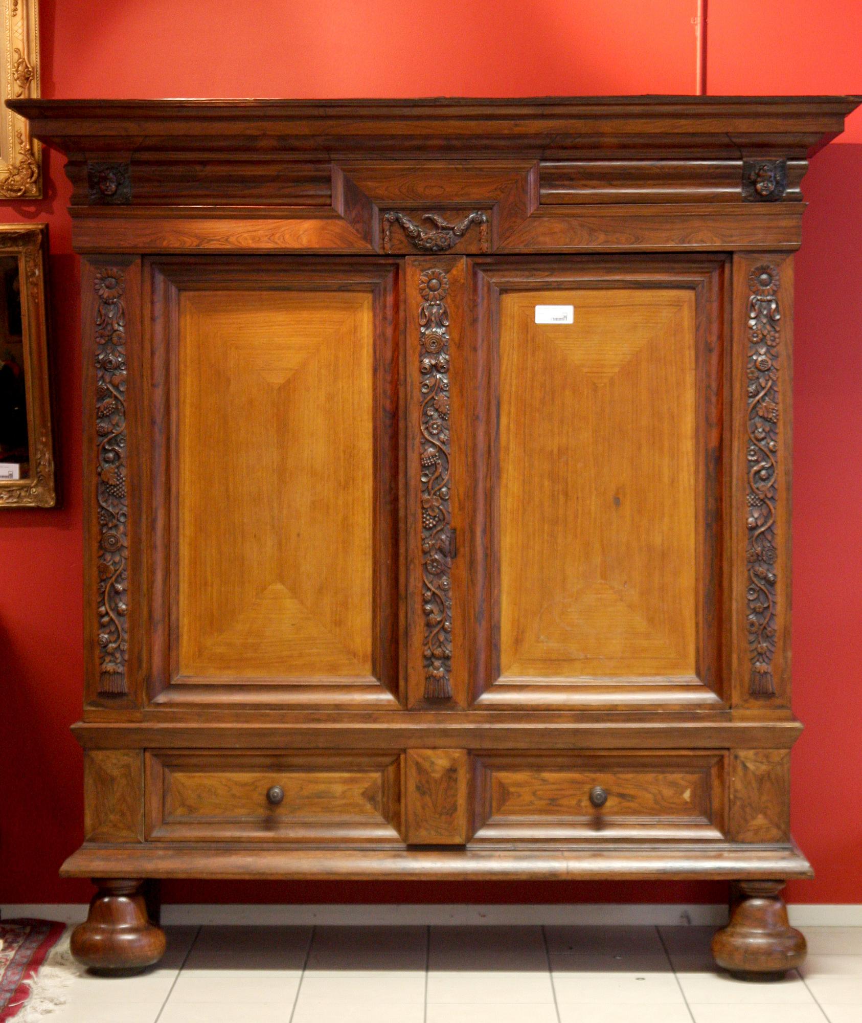 SALSKÅP, barockstil, 1900-tal.