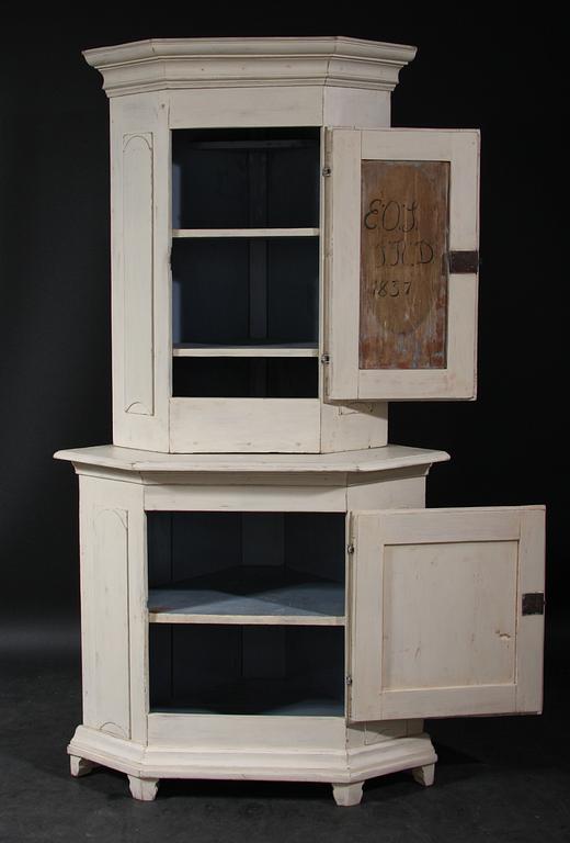 HÖRNSKÅP, 1700/1800-tal.