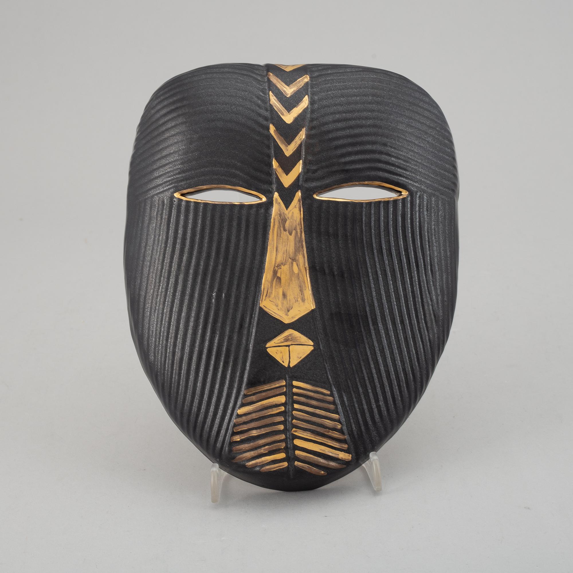 A Lisa Larson stoneware sculpture of a mask, K-studion, Gustavsberg.