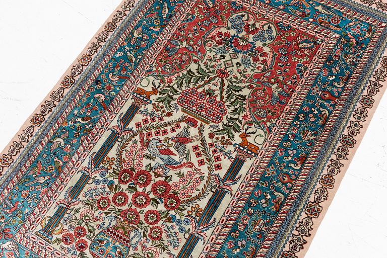 Rug, Hereke design, silk, approx. 122x77 cm.