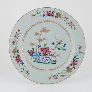 A Chinese export porcelain famille rose dish, Qing dynasty, Qianlong (1736-95).