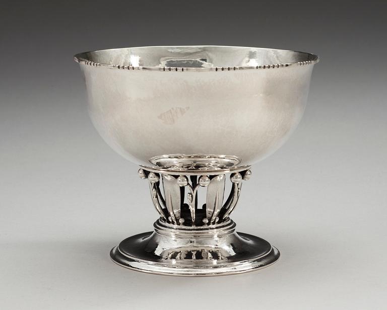 A Georg Jensen 830/1000 silver bowl, Copenhagen 1917,