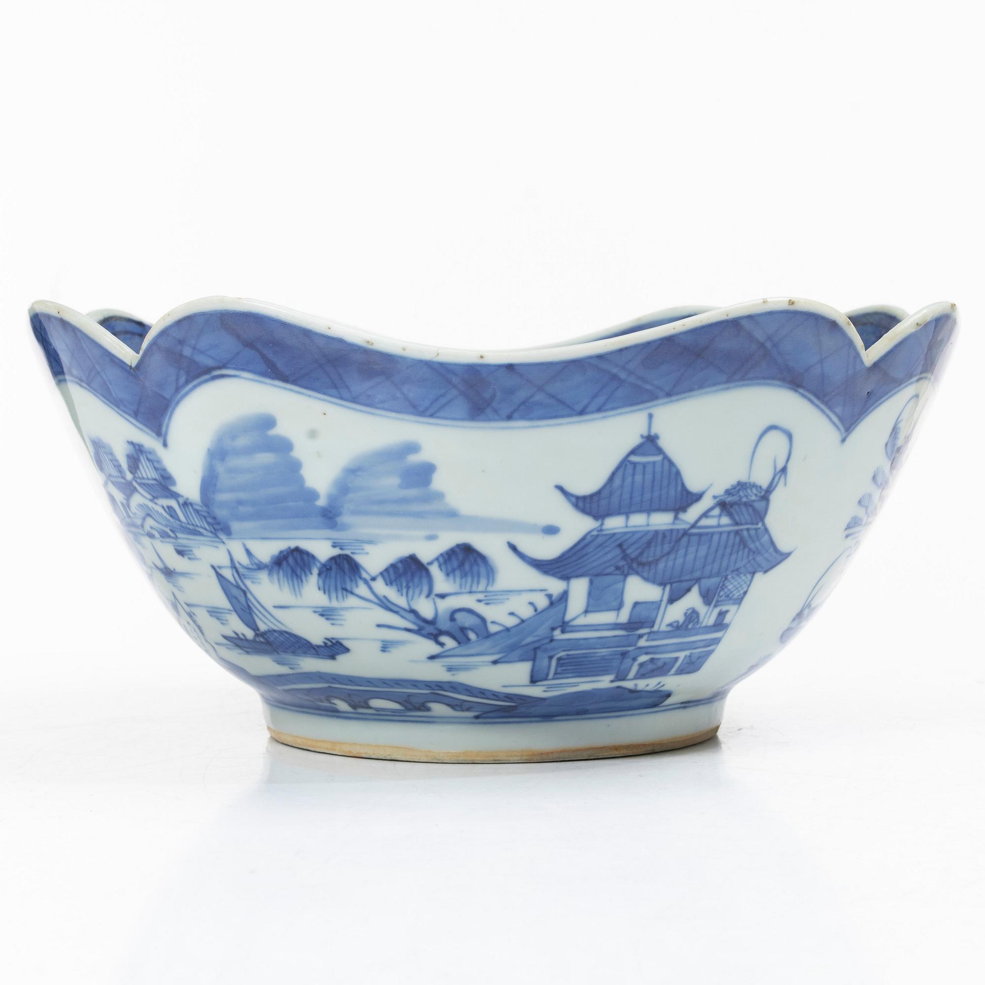 Skål samt serveringsfat, 2 st, porslin, Kina, Qianglong (1735-95) samt Jiaqing (1796-1820).