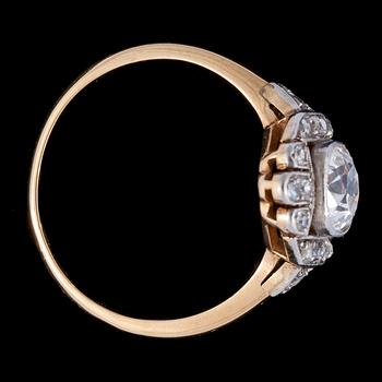 RING, antikslipad diamant, ca 0.90 ct, med rosenslipade diamanter.