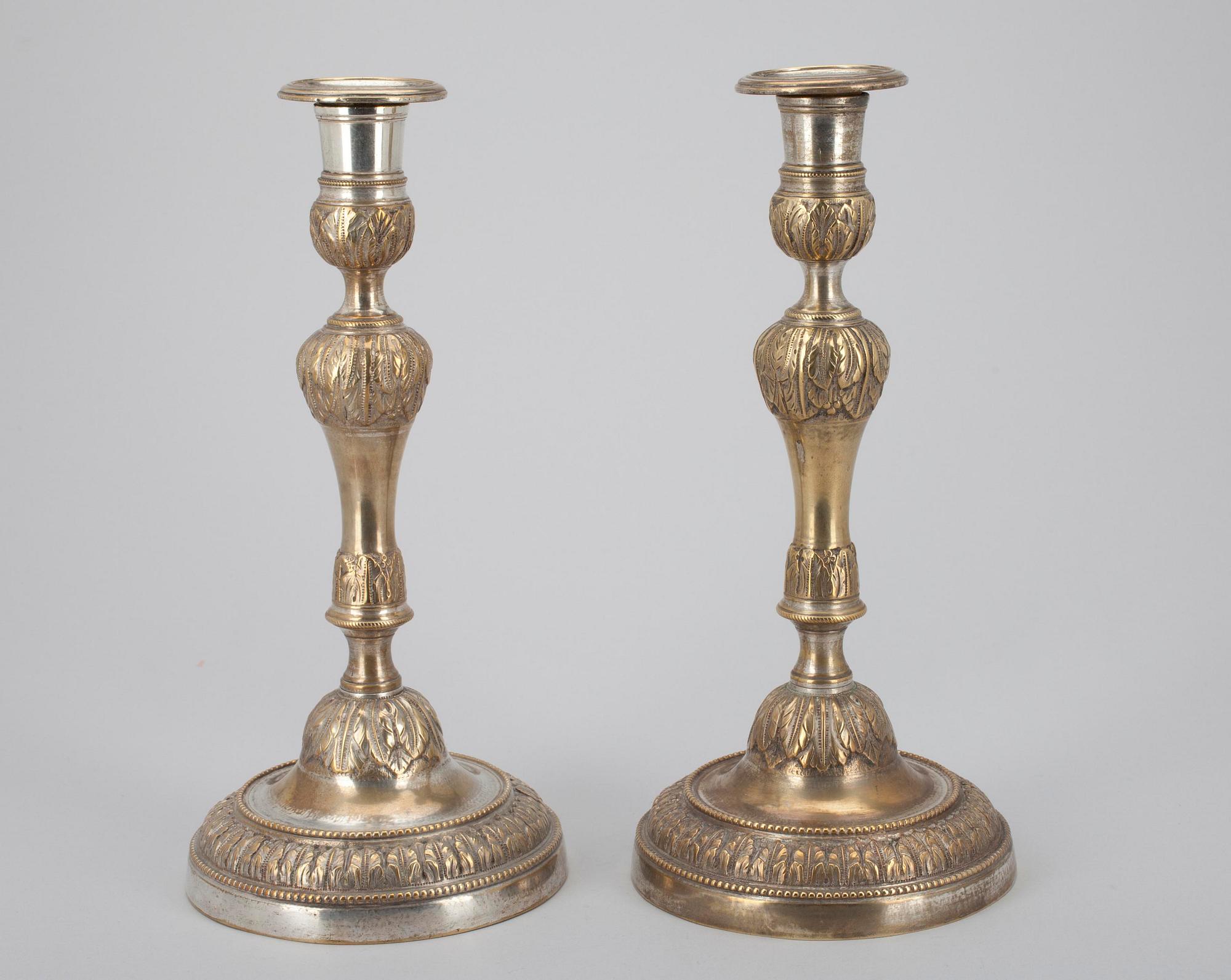 LJUSSTAKAR, ett par, försilvrad brons, Louis XVI-stil, ca 1800.