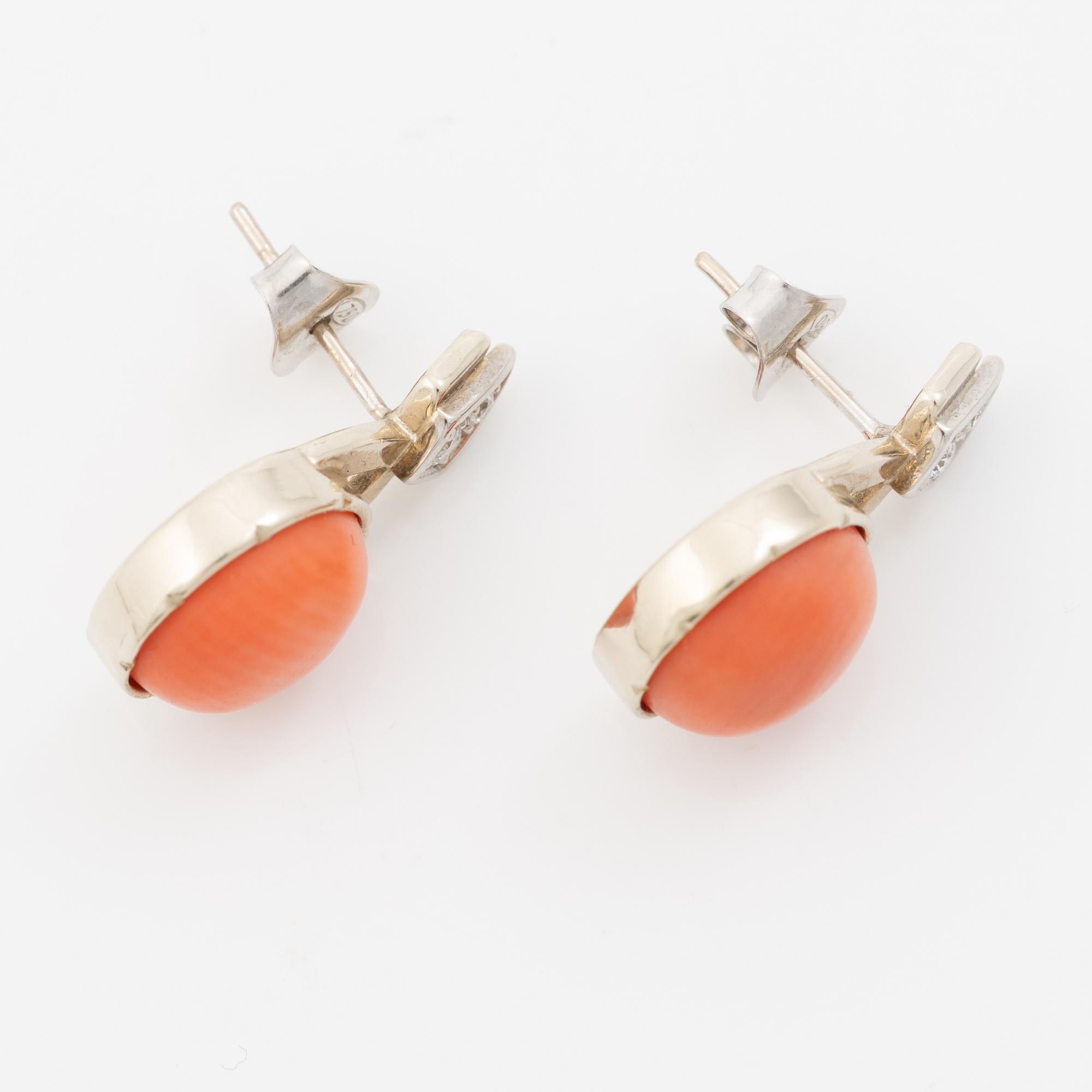 A pair of 14k white gold earrings with corals and diamonds ca. 0.10 ct in total.