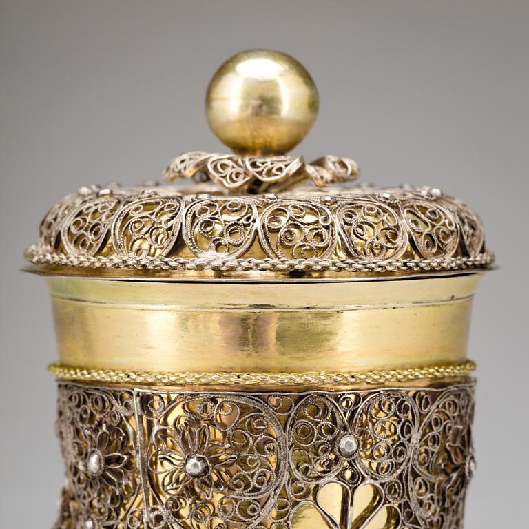 A Swedish 18th century parcel-gilt filigree beaker and cover, marks of Johan Friedrich Straub, Karlstad (-1674-1713).