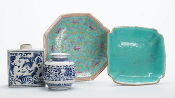SKÅLAR, 2 st och VASER, 2 st, porslin, Kina, omkring 1900.