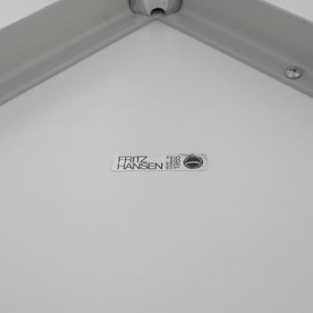 An Arne Jacobsen table for Fritz Hansen, Signed with label and dated 1985.