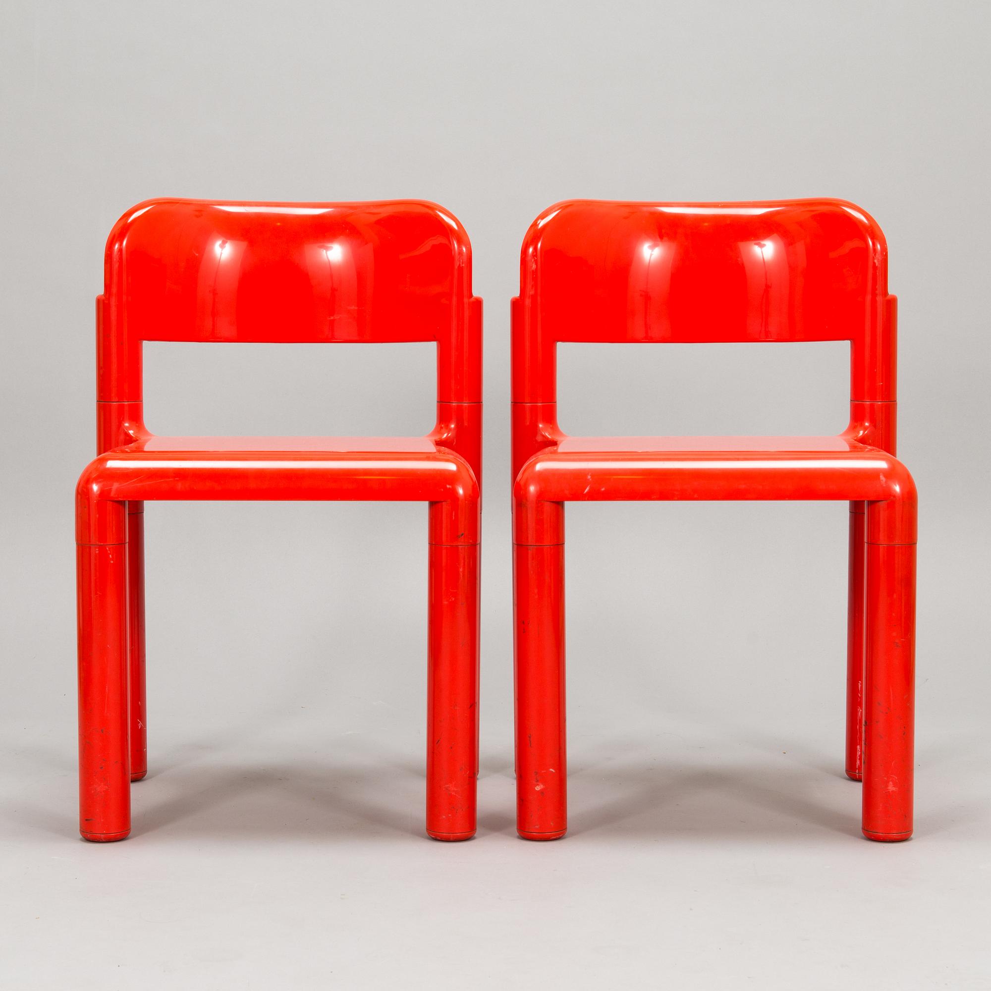 An interior set in red plastic from the 1970s, 7 parts.
