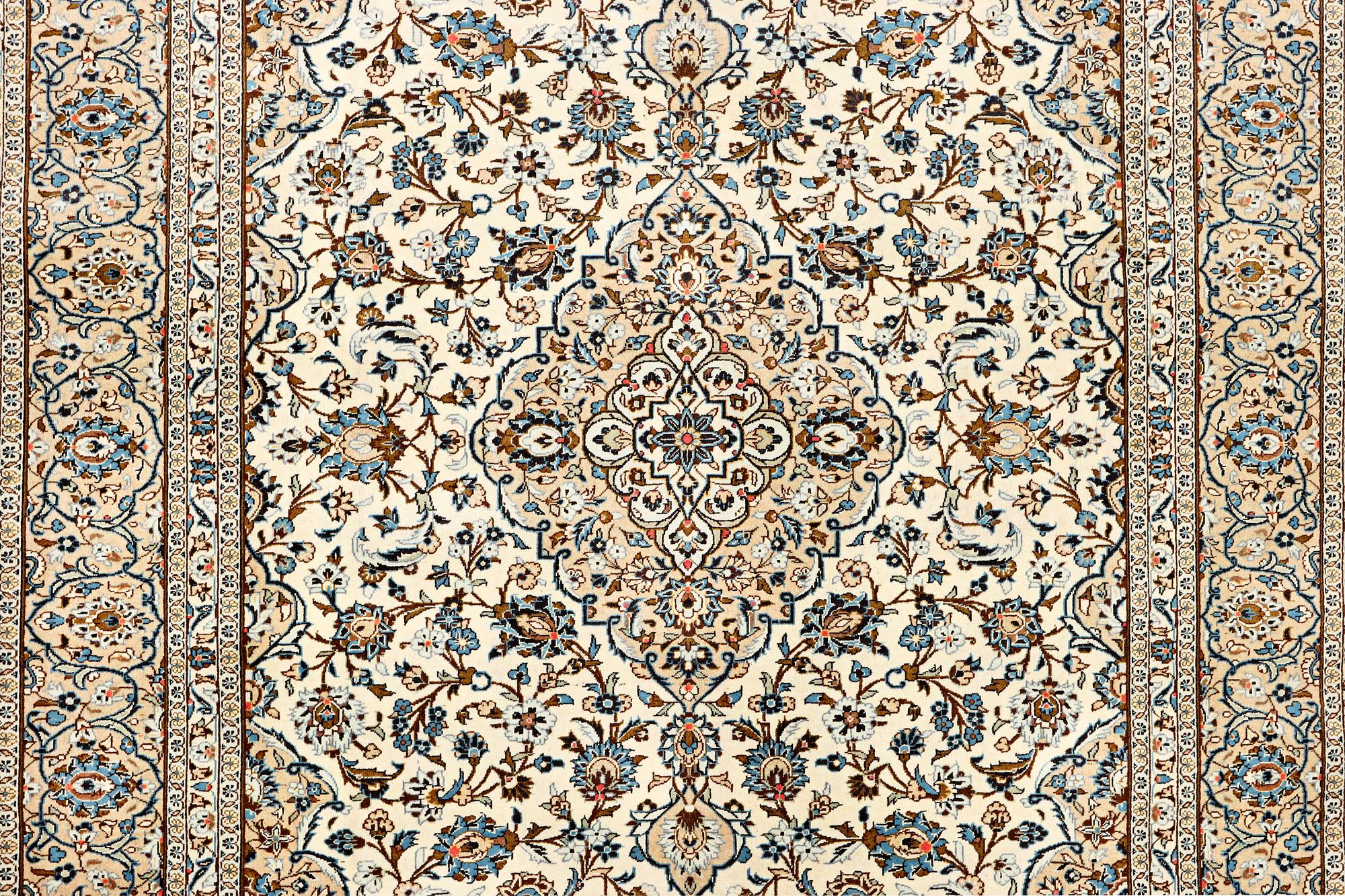 A Kahsan carpet, a. 395 x 286 cm.