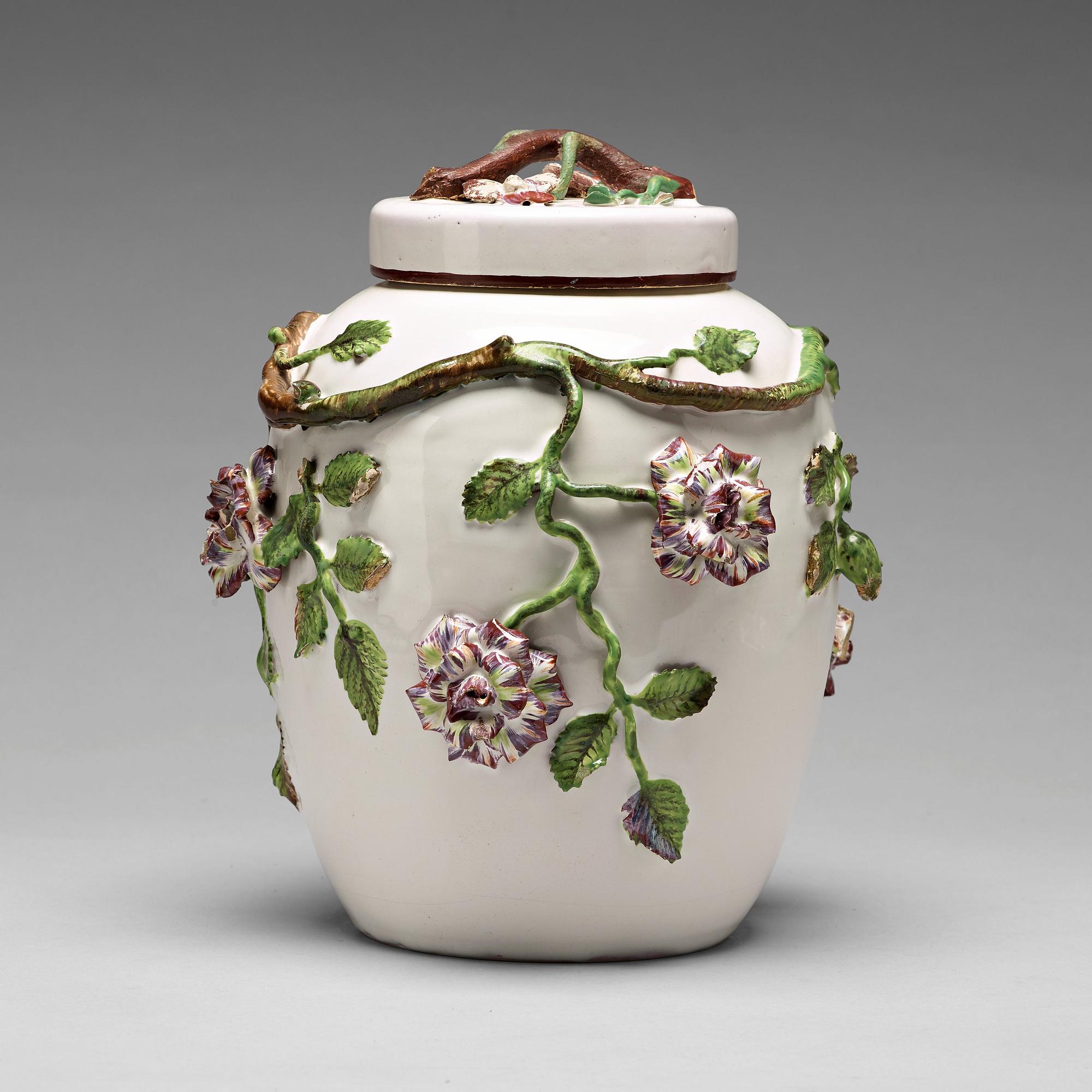 POTPOURRIURNA med LOCK, fajans. Marieberg, 1700-tal.