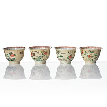 Koppar med fat, fyra stycken, porslin. Qingdynastin, Kangxi (1662-1722).