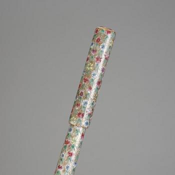 PENSEL, porslin och tagel. Kina, omkring 1900 med märke.