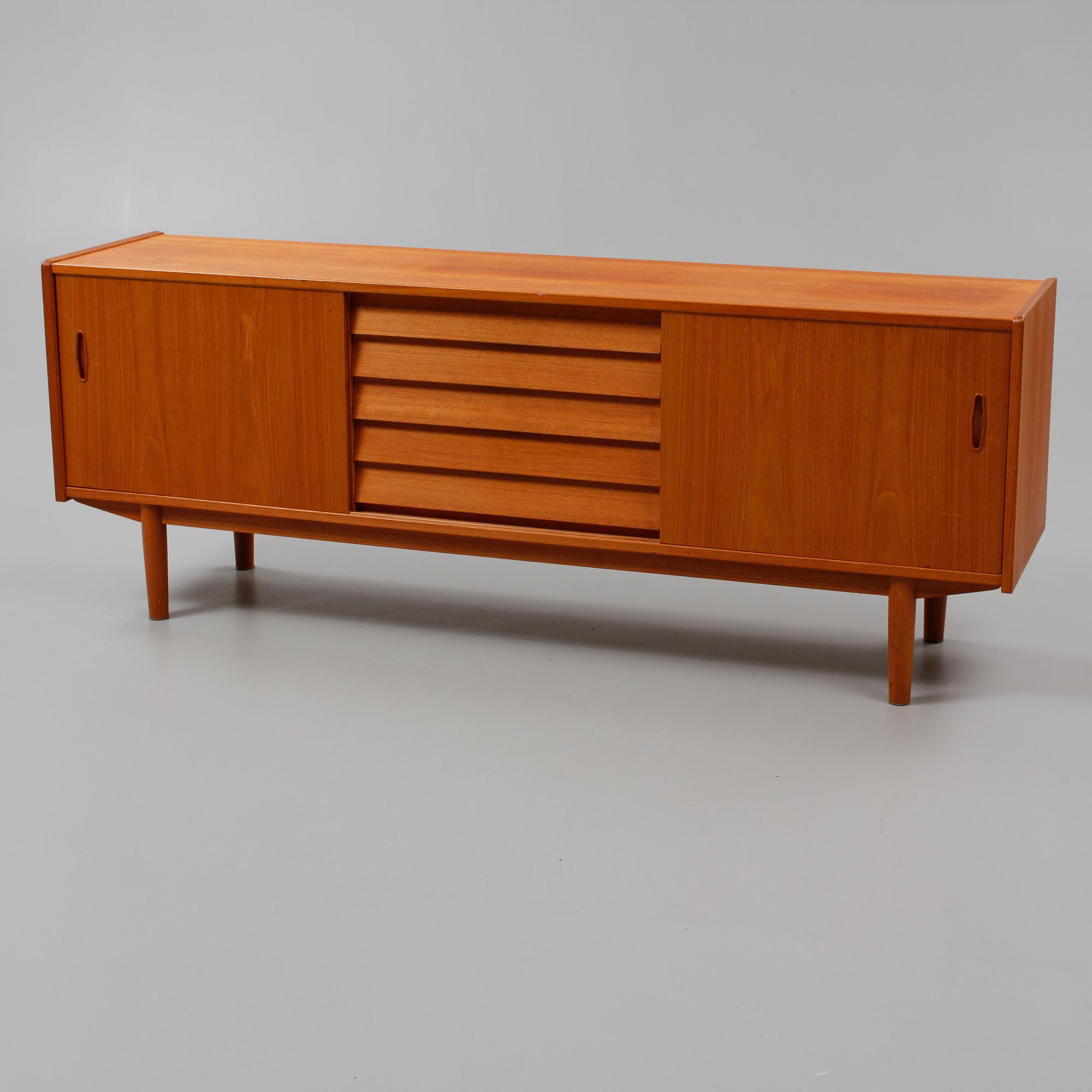 SIDEBOARD, "Trio", Nils Jonsson, Troeds, 1900-talets andra hälft.