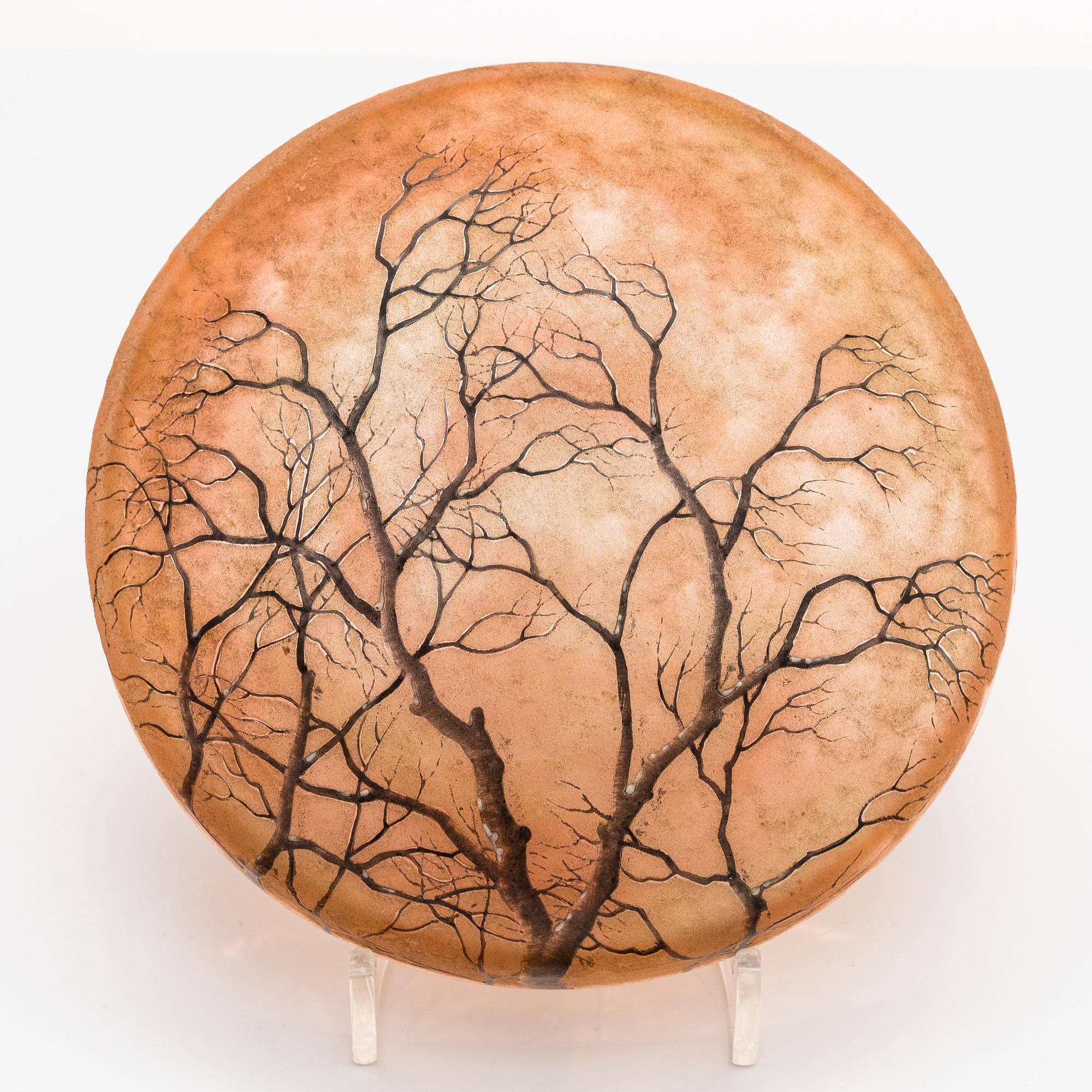An early 20th-century French glass bonbonnière by Daum Nancy.
