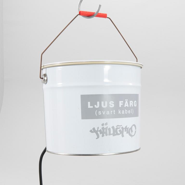 Fredrik Wretman, bordslampa "Ljus färg (svart kabel)", numrerad 48/360 Källemo.