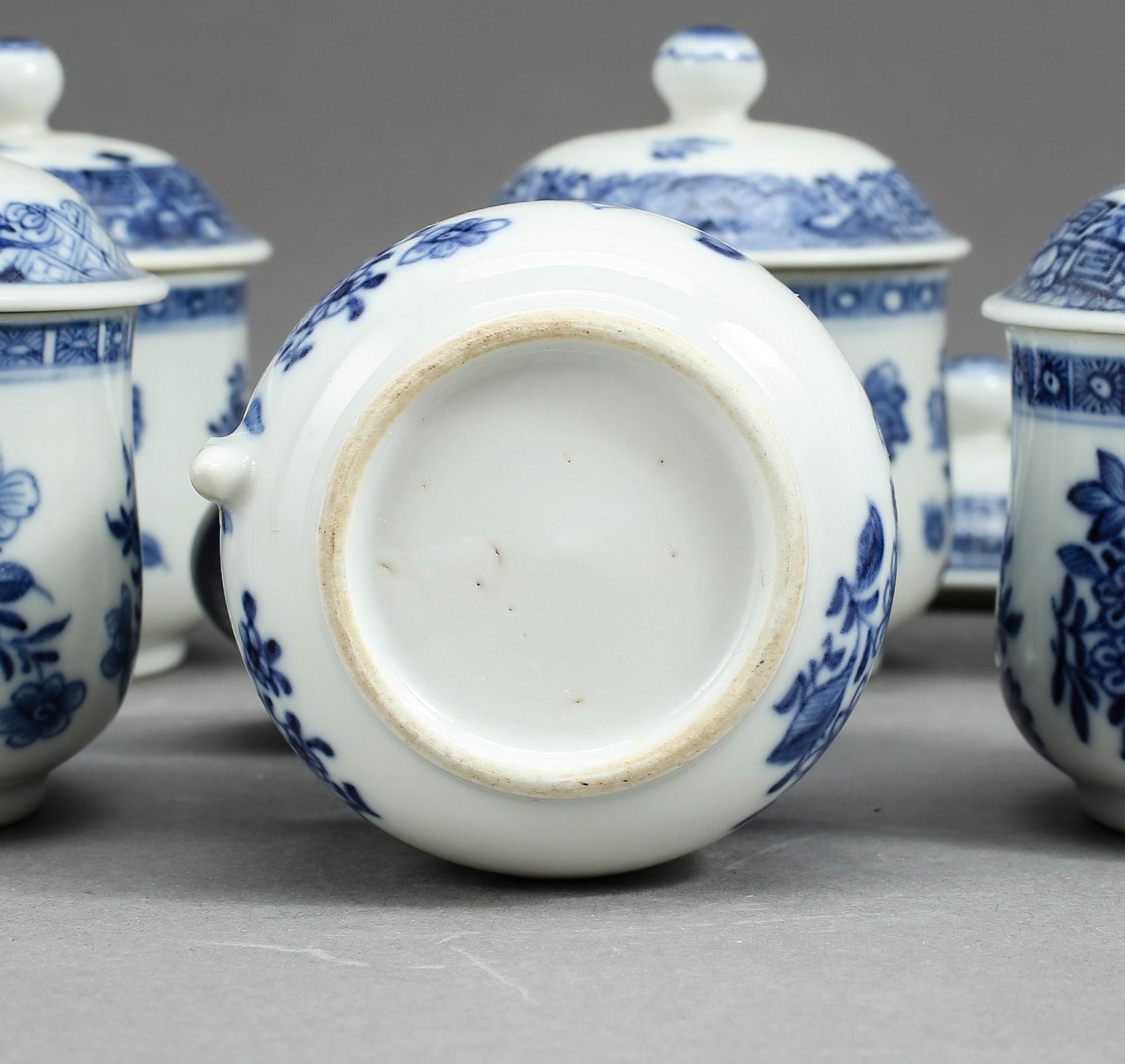 CREMEKOPPAR, 16 st, porslin, Kina, 1700-tal.