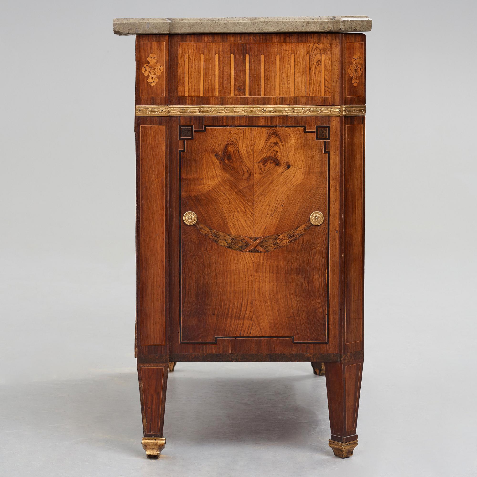 A Gustavian late 18th century commode, attributed to Gustaf Foltiern (master in Stockholm 1771-1804).