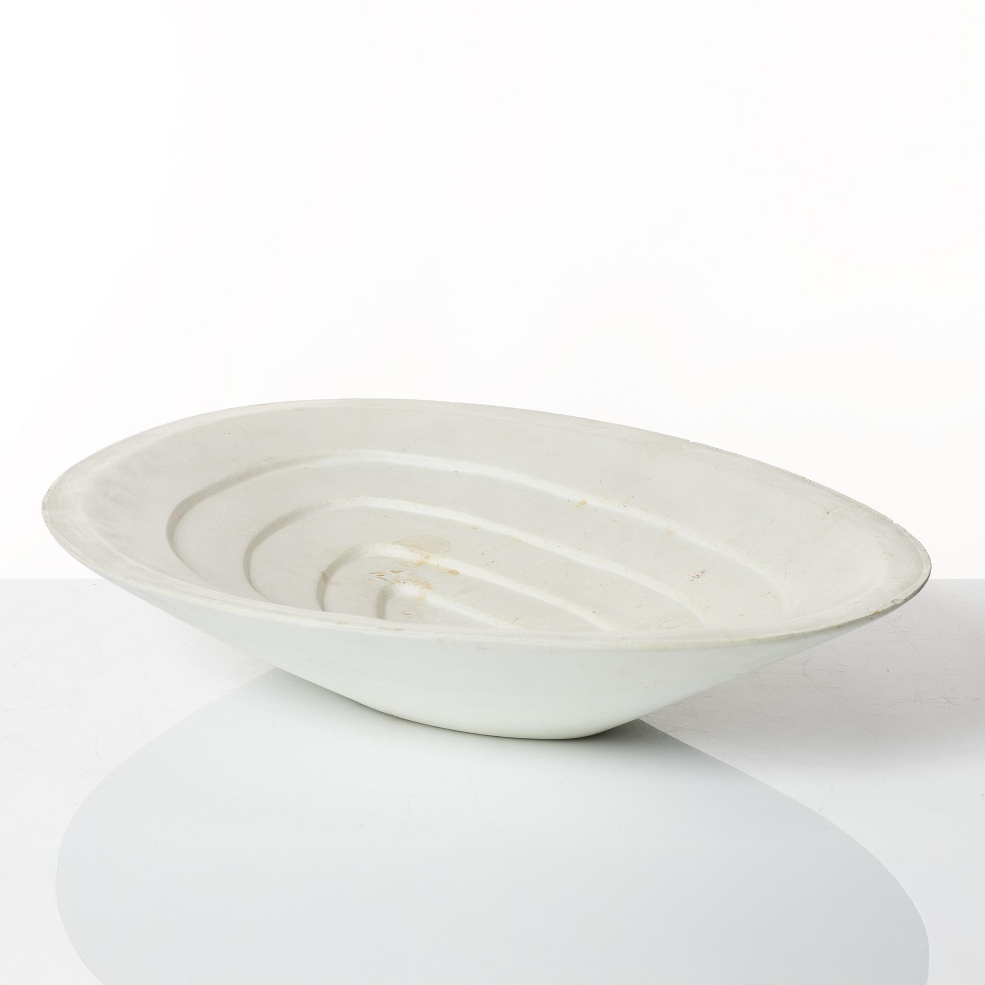 Stina Lindholm, concrete dish, Skulpturfabriken, Sweden.