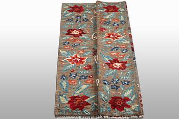 Matta, Karabakh Ariana, ca 241 x 176 cm.