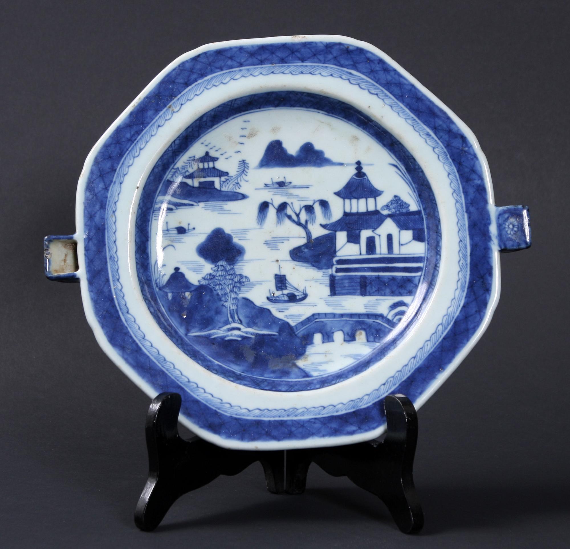 VÄRMETALLRIK, porslin, Kina 1800-tal.