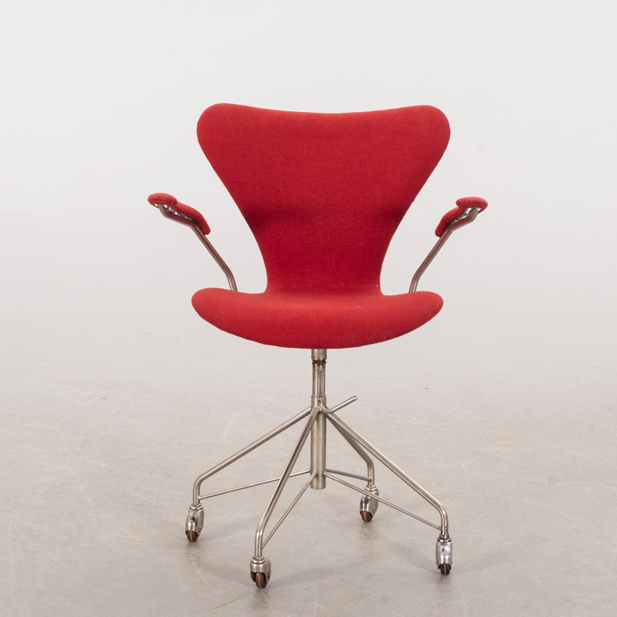 ARNE JACOBSEN, "Sjuan", kontorsstol, Fritz Hansen, Danmark, 1900-talets mitt.